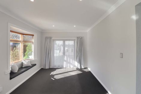 Photo of property in 55 Hungerford Road, Houghton Bay, Wellington, 6023