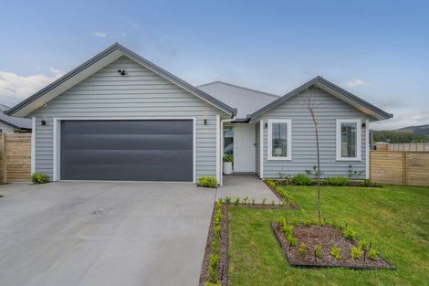 Photo of property in 7 Ronomor Place, Whitianga, 3510