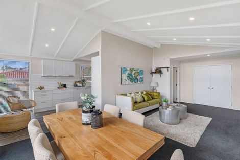 Photo of property in 47 Marvon Downs Avenue, Pakuranga Heights, Auckland, 2010