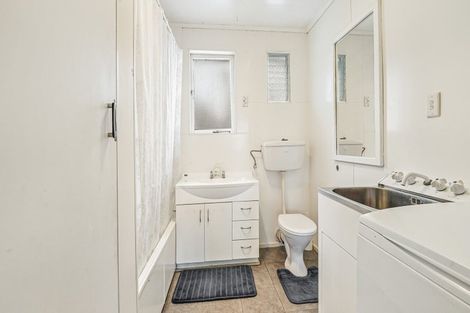 Photo of property in 59 Sylvan Crescent, Te Atatu South, Auckland, 0610