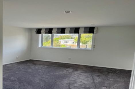 Photo of property in 12 Miles Crescent, Newlands, Wellington, 6037