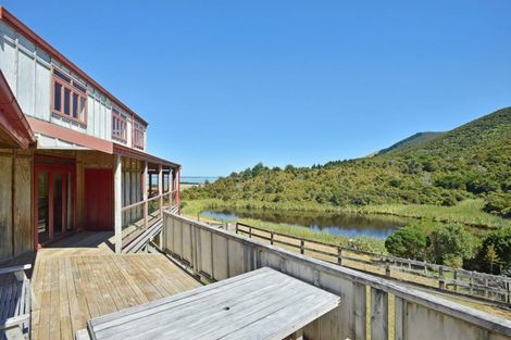 Photo of property in 43 Cross Creek Road, Western Lake, Featherston, 5773