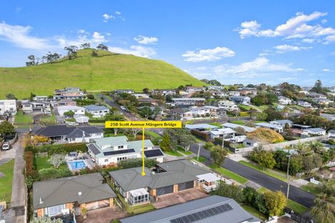 Photo of property in 2/25 Scott Avenue, Mangere Bridge, Auckland, 2022