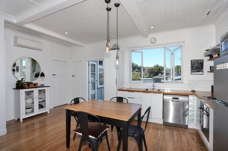 Photo of property in 21 Signal Street, Foxton Beach, Foxton, 4815