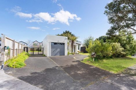 Photo of property in 11 Fathom Place, Te Atatu Peninsula, Auckland, 0610