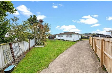 Photo of property in 27 Pukeroa Place, Papakura, 2110