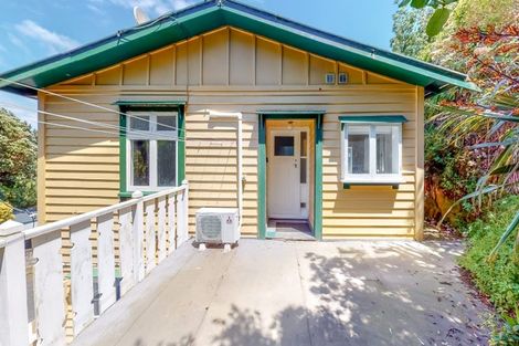 Photo of property in 3a Linwood Way, Island Bay, Wellington, 6023