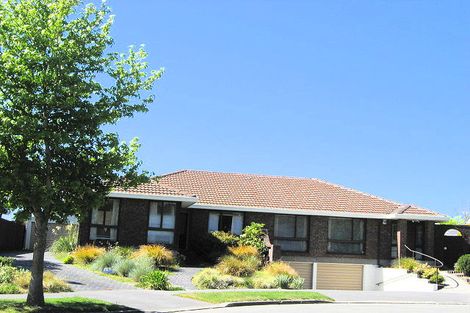 Photo of property in 2/18 Rembrandt Place, Burnside, Christchurch, 8053