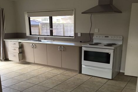 Photo of property in 5 Monet Grove, West Harbour, Auckland, 0618