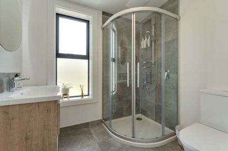 Photo of property in 43 Peregrine Falcon Road, Mount Creighton, Queenstown, 9371