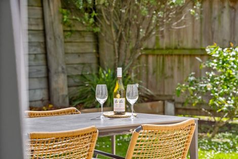 Photo of property in 21 Edgewater Drive, Karaka, Papakura, 2113