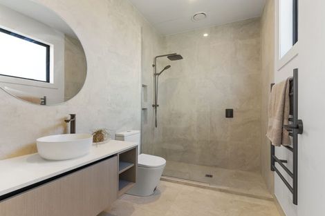 Photo of property in 21 Oscar Road, Greenhithe, Auckland, 0632