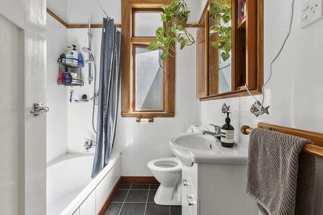 Photo of property in 6 Tiketike Way, Brooklyn, Wellington, 6021