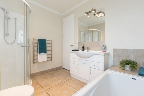 Photo of property in 3 Karoola Place, Havelock North, 4130