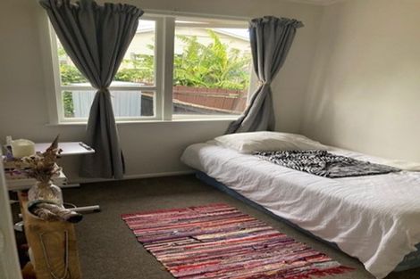 Photo of property in 2/3a Huapai Street, Onehunga, Auckland, 1061