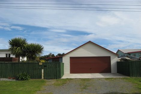 Photo of property in 24 Drake Street, Waikawa Beach, Levin, 5573