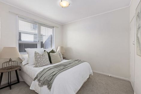 Photo of property in 2/10 Agincourt Street, Glenfield, Auckland, 0629