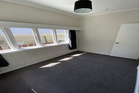 Photo of property in 62 Kelburn Parade, Kelburn, Wellington, 6012