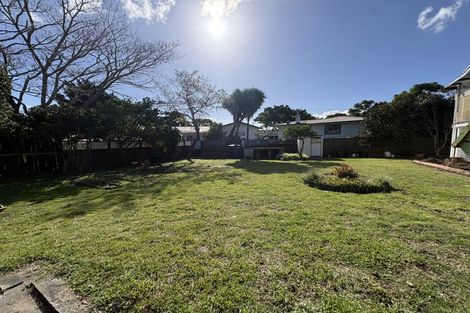Photo of property in 938 East Coast Road, Northcross, Auckland, 0630
