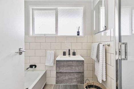 Photo of property in 27 Woburn Street, Mangere East, Auckland, 2024