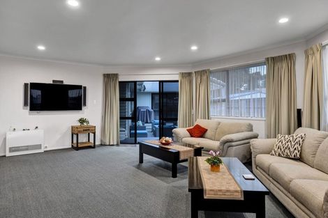 Photo of property in 16 Ramanui Avenue, Hawera, 4610