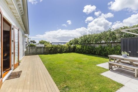 Photo of property in 23 Ferry Street, Seatoun, Wellington, 6022