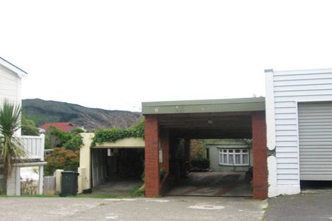 Photo of property in 37 Farm Road, Northland, Wellington, 6012