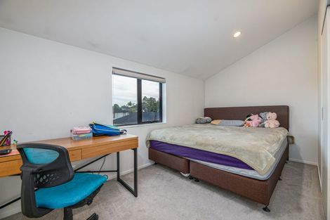 Photo of property in 5a Woodside Road, Massey, Auckland, 0614