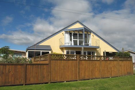 Photo of property in 4 Kaye Road, Pataua North, Whangarei, 0175