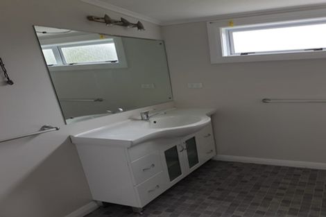 Photo of property in 6 Harbour Street, Moturoa, New Plymouth, 4310