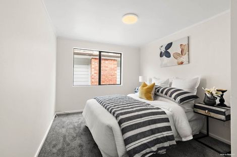 Photo of property in 2/523 Glenfield Road, Glenfield, Auckland, 0629