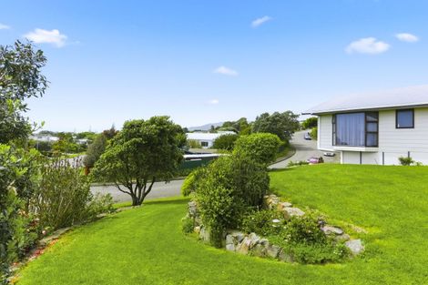 Photo of property in 2 Sunset Terrace, Waikanae Beach, Waikanae, 5036