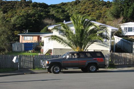 Photo of property in 4 Mokopuna Grove, Stokes Valley, Lower Hutt, 5019