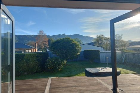 Photo of property in 54 Oxford Crescent, Ebdentown, Upper Hutt, 5018