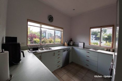 Photo of property in 84a Marine Parade, Mellons Bay, Auckland, 2014