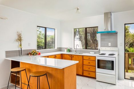 Photo of property in 145 Piha Road, Piha, New Lynn, 0772