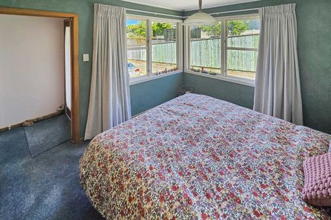 Photo of property in 16 Cypress Drive, Maungaraki, Lower Hutt, 5010