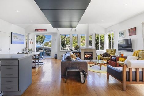 Photo of property in 16 Beach Street, Island Bay, Wellington, 6023