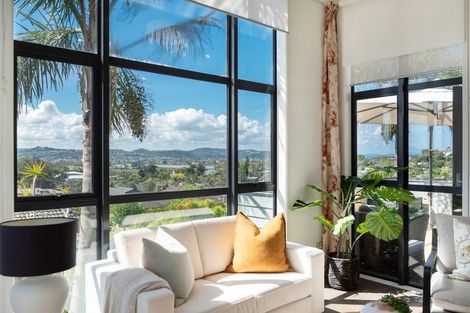 Photo of property in 15 Seagate Place, Red Beach, 0932