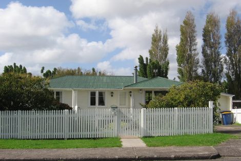 Photo of property in 14 Sarona Avenue, Glen Eden, Auckland, 0602