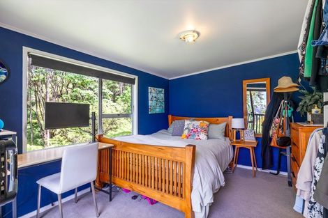 Photo of property in 2/52 Staincross Street, Green Bay, Auckland, 0604