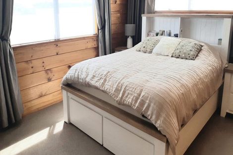 Photo of property in 2/9 Bronzewing Terrace, Unsworth Heights, Auckland, 0632