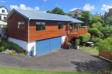 Photo of property in 2/9 Bronzewing Terrace, Unsworth Heights, Auckland, 0632