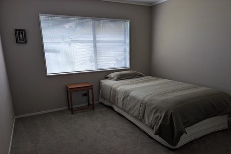 Photo of property in 10 Woodview Rise, Botany Downs, Auckland, 2010