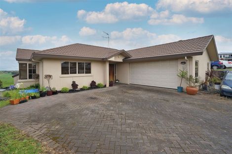 Photo of property in 17 Highgrove Drive, Grandview Heights, Hamilton, 3200