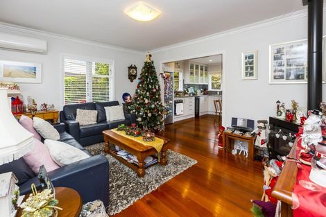 Photo of property in 10b Tiwakawaka Grove, Heretaunga, Upper Hutt, 5018