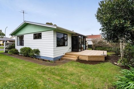 Photo of property in 3 Kaimata Street, Brooklands, New Plymouth, 4310