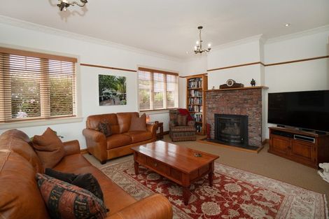 Photo of property in 37 Manapouri Crescent, Hokowhitu, Palmerston North, 4410