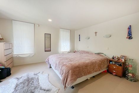 Photo of property in 2/15 Stoneleigh Court, Sunnynook, Auckland, 0632