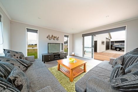 Photo of property in 64 Darlington Street, Ngatea, 3503